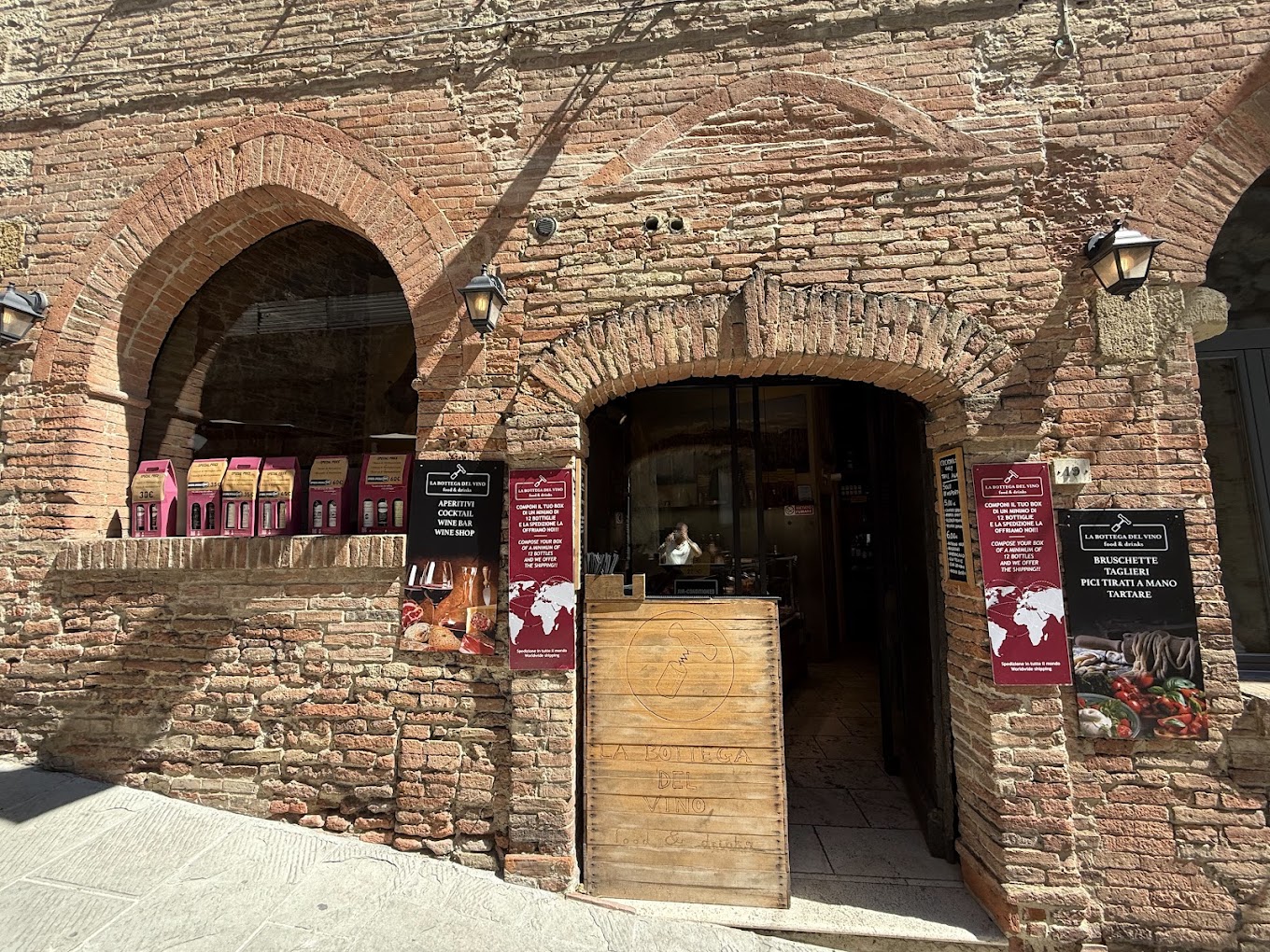 La Bottega del Vino Food&Drinks – Eleganza e sapori nel cuore di Montepulciano