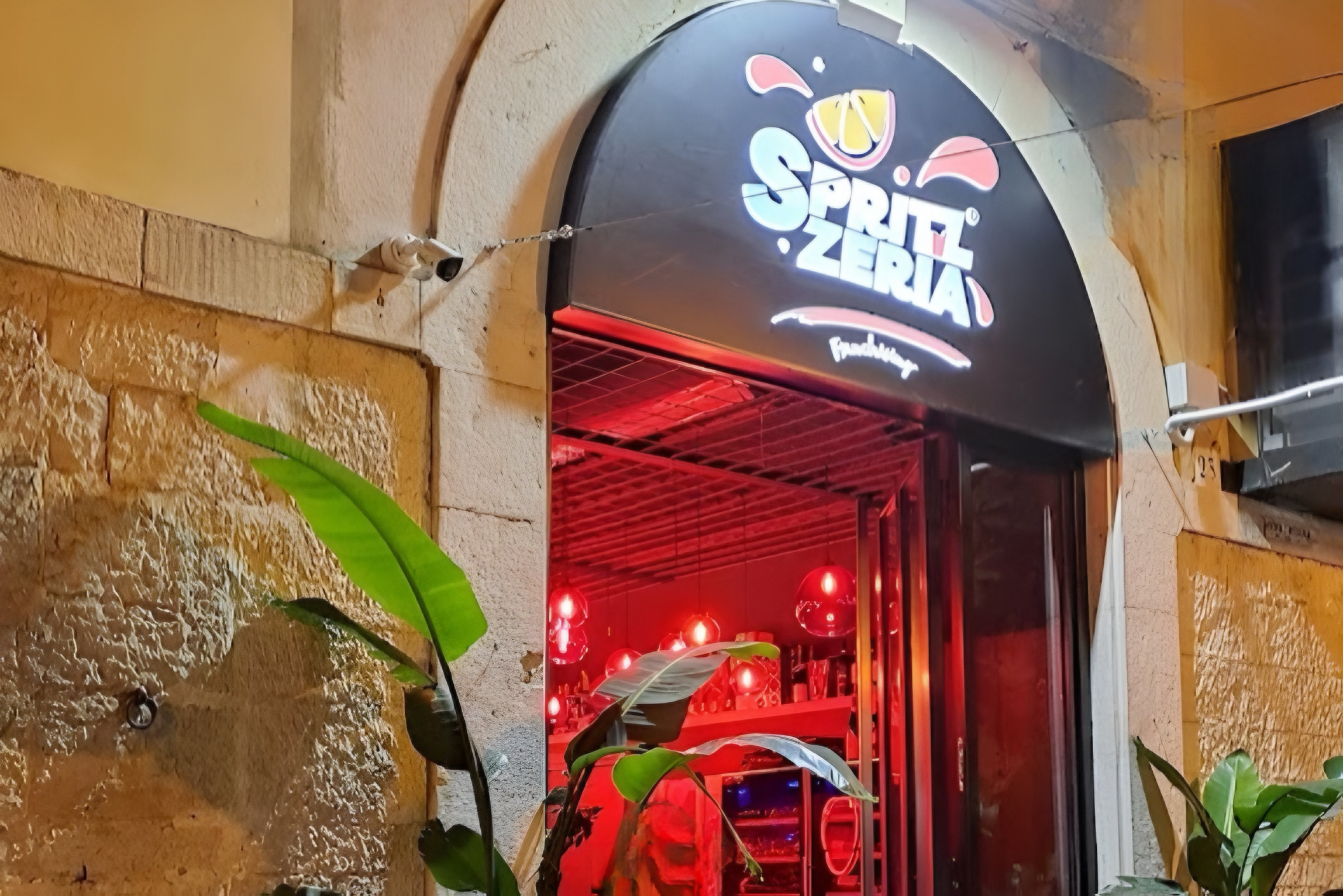 Spritzzeria Andria – L’aperitivo che veste di metropoli il cuore della Puglia