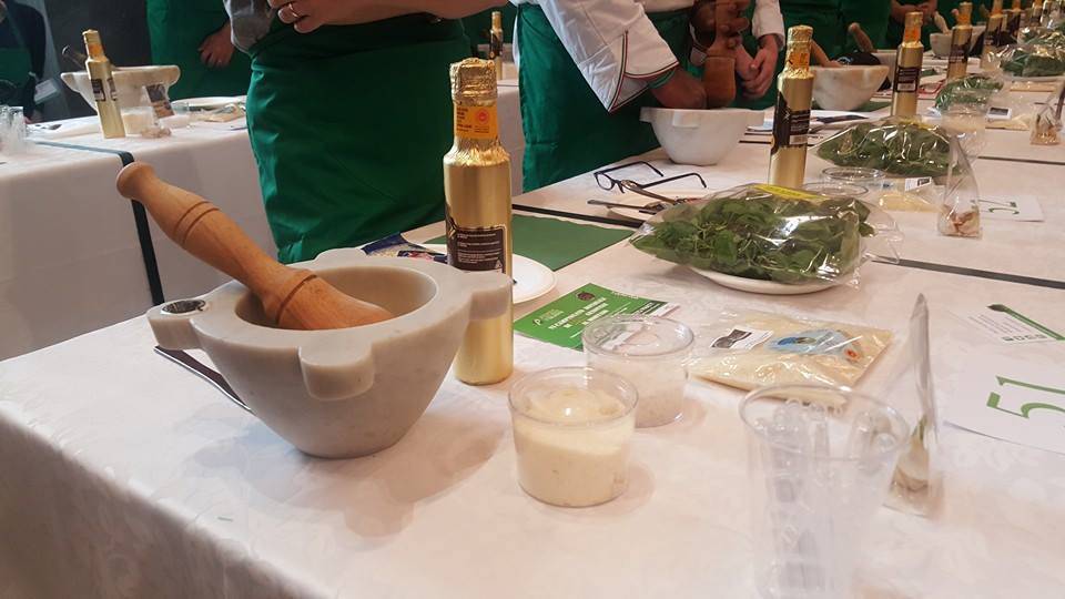 Al Palazzo Ducale torna il Campionato Mondiale del Pesto: 100 sfidanti al mortaio