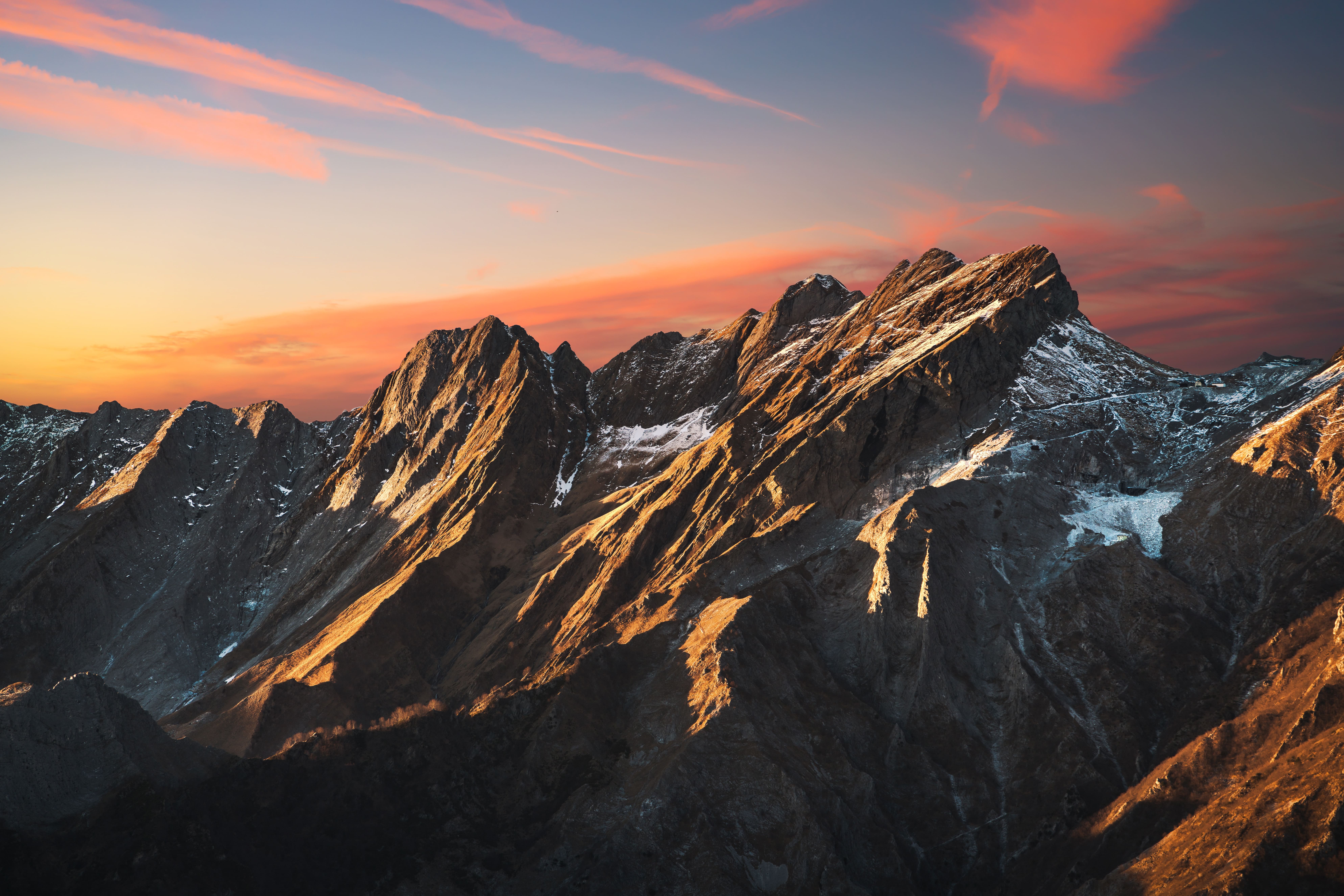 Alpi Apuane: le montagne di marmo che sfidano il cielo toscano