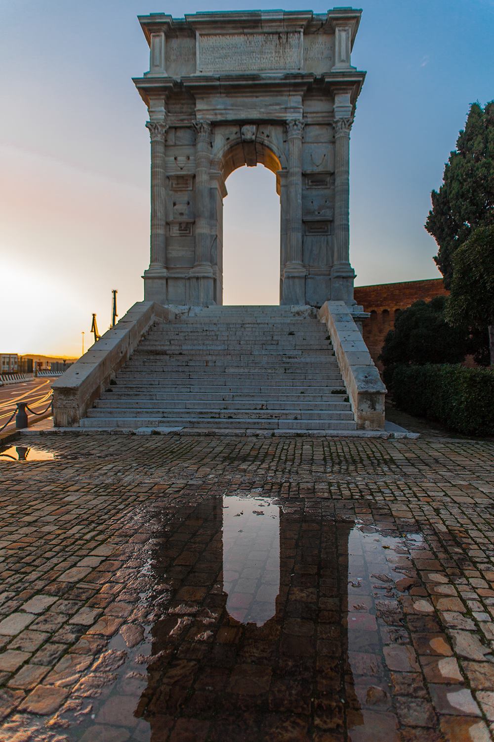 Arco di Traiano – storia, arte e simbolo marittimo