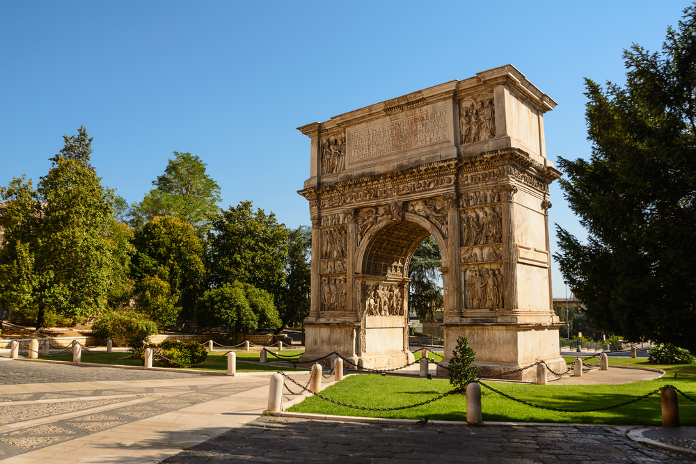 Arco di Traiano – un simbolo di Benevento