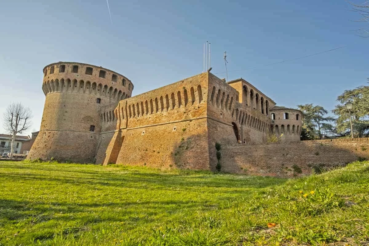 Bagnara di Romagna, il borgo castello del XIV secolo