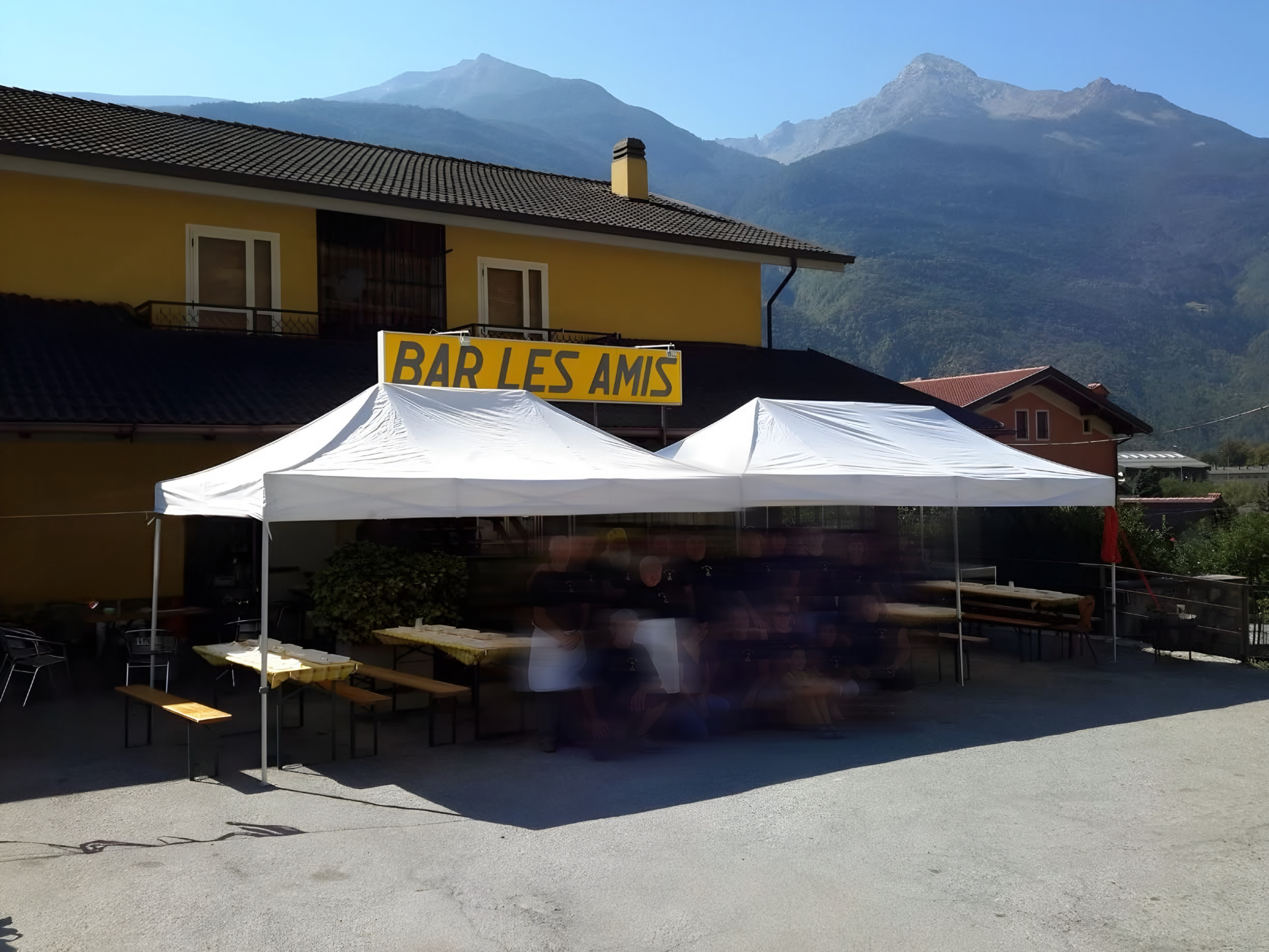 Bar Les Amis – La Cave Des Amis: il sapore autentico della Valle d’Aosta a Châtillon