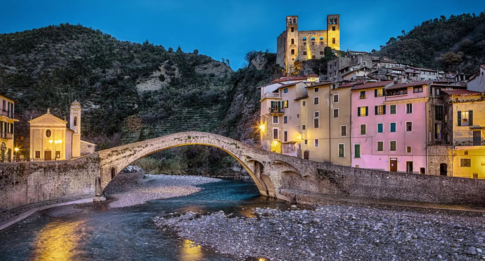 Borghi d'acqua, di pietra e nel verde: 5 destinazioni ideali per i