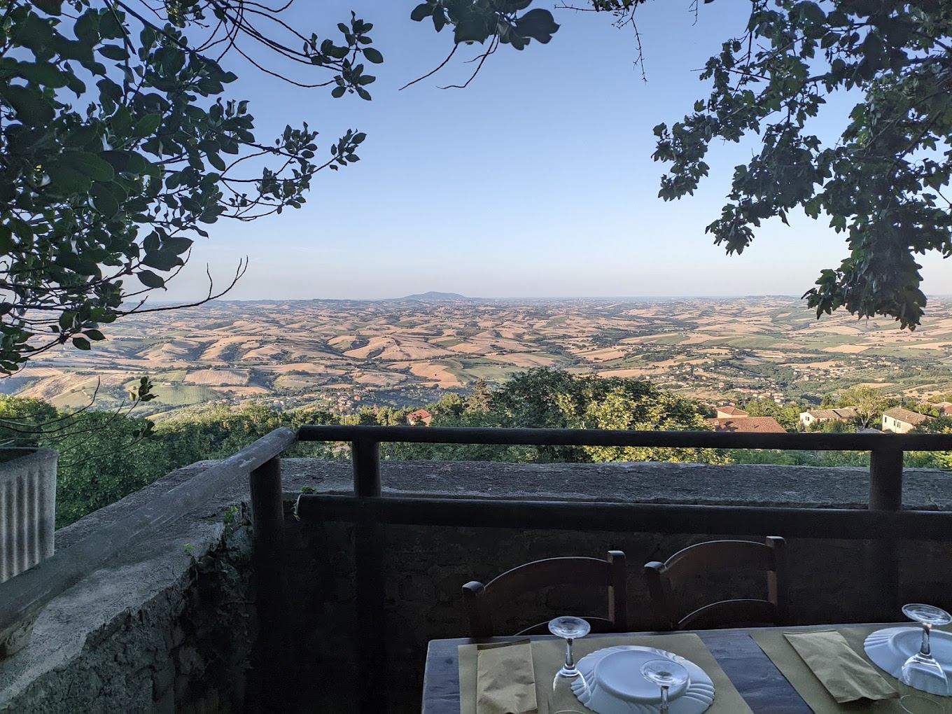 Brillo Parlante: gusto e panorama mozzafiato a Cingoli