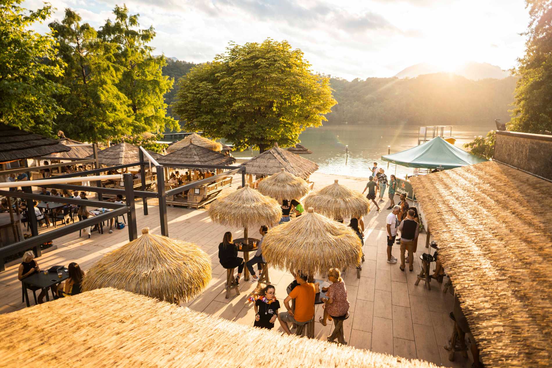 Buena Onda, l’aperitivo sul lago che ti fa dimenticare tutto il resto