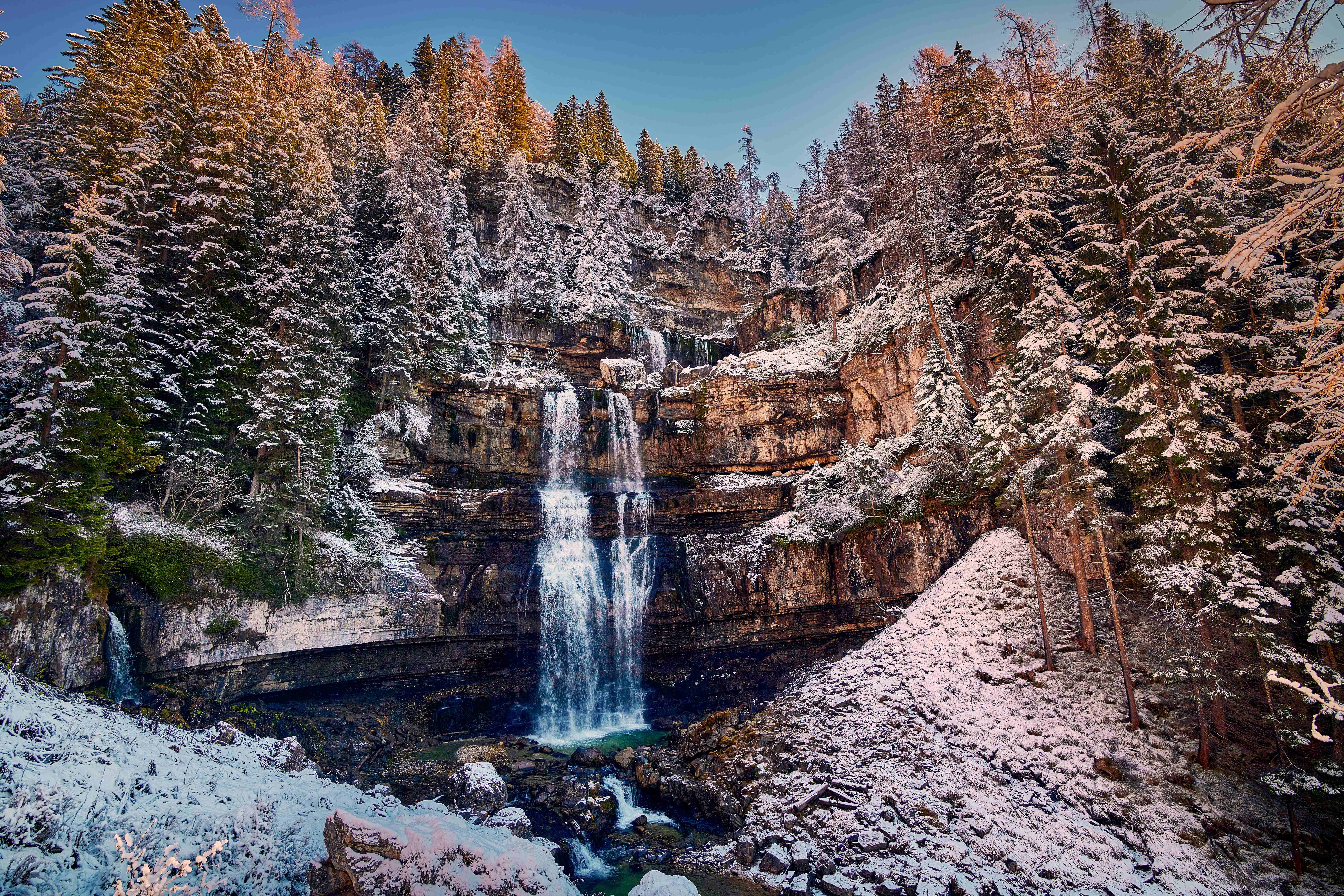 Cascate di Vallesinella: la sinfonia d'acqua nel cuore delle Dolomiti