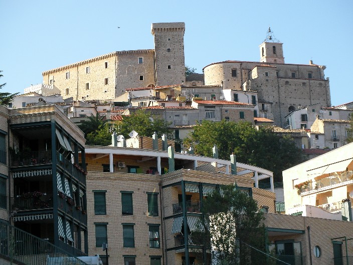 Casoli: il borgo che ha resistito alle guerre
