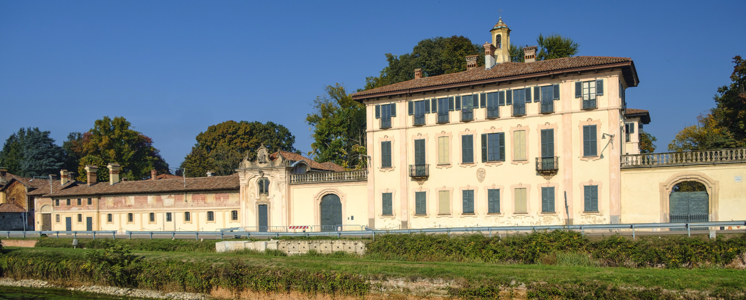 Cassinetta di Lugugnano, un raffinato borgo affacciato sul Naviglio