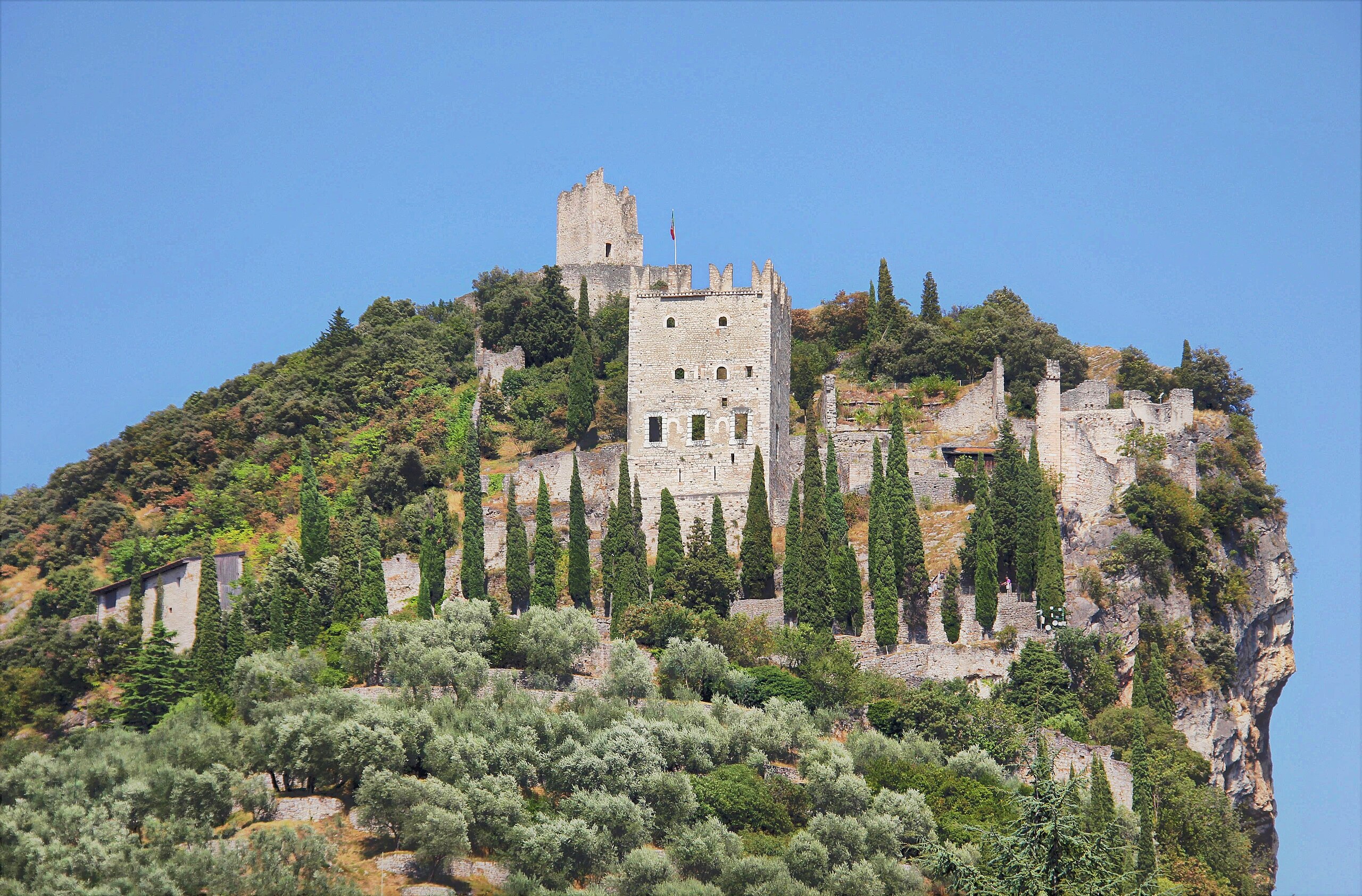 Castello di Arco – un maniero incastonato nella natura