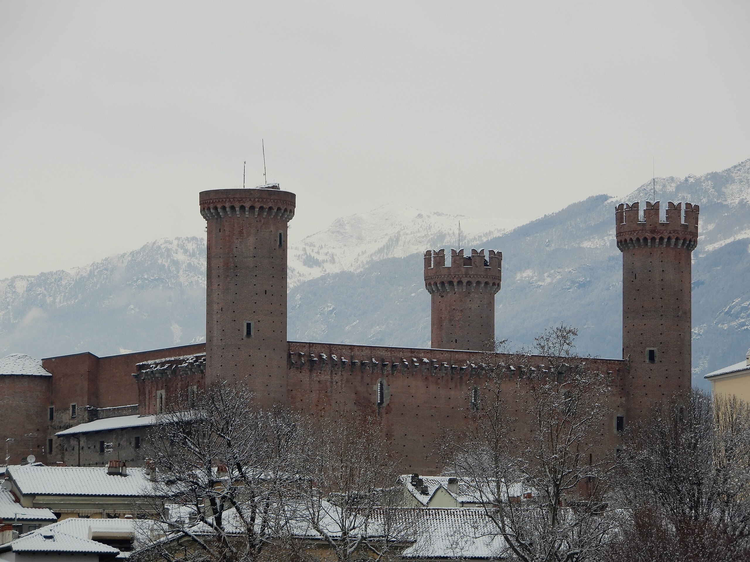 Castello di Ivrea – un maniero storico tra Medioevo e epoca contemporanea