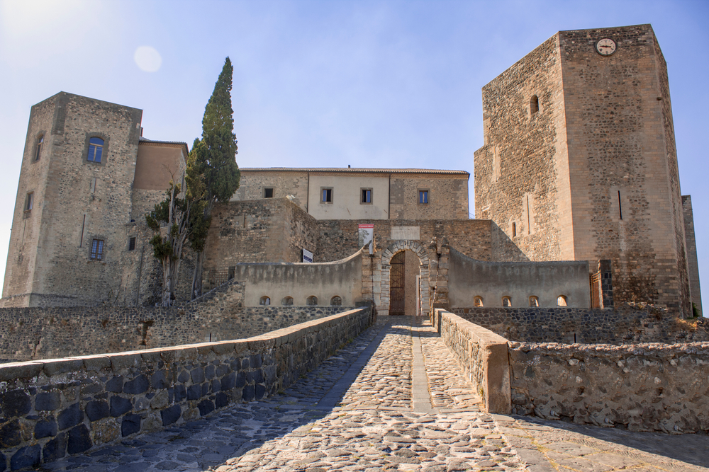 Castello di Melfi – tra vita politica e storia
