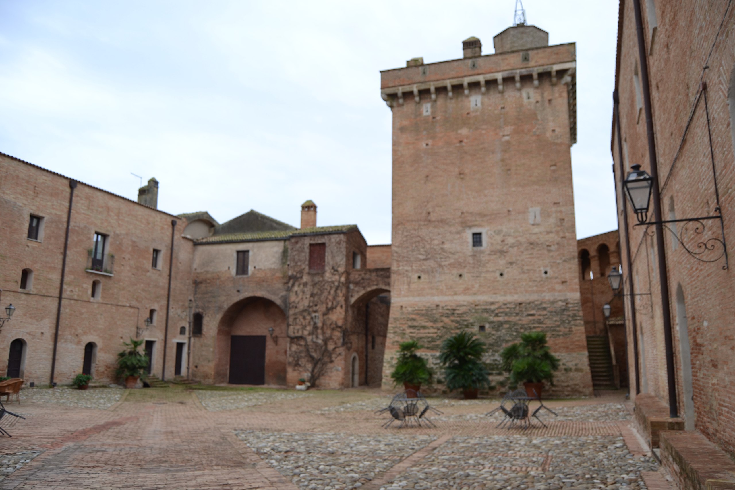 Castello di San Basilio - un'architettura militare in Basilicata