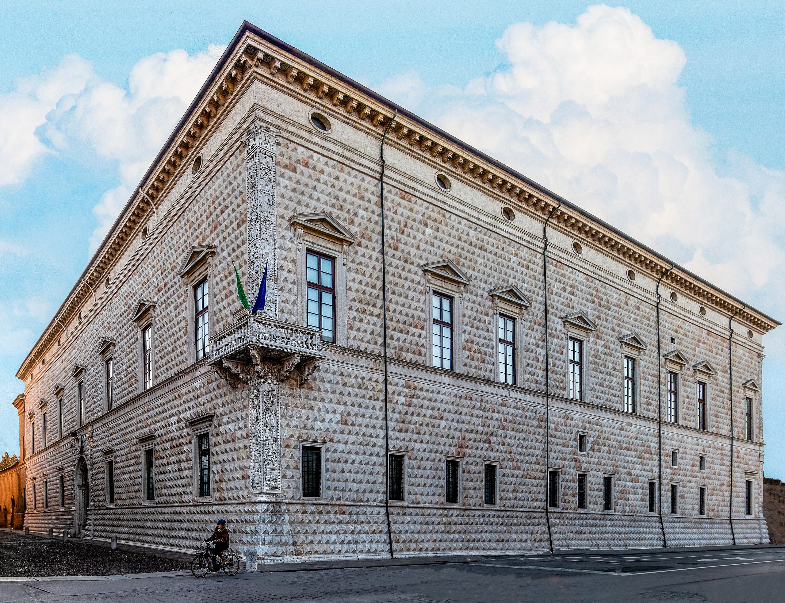 Palazzo dei Diamanti - uno dei monumenti più affascinanti di Ferrara