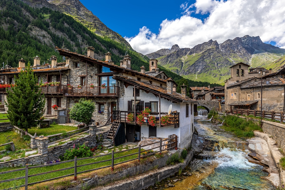 Chianale: il “Borgo di Pietra”