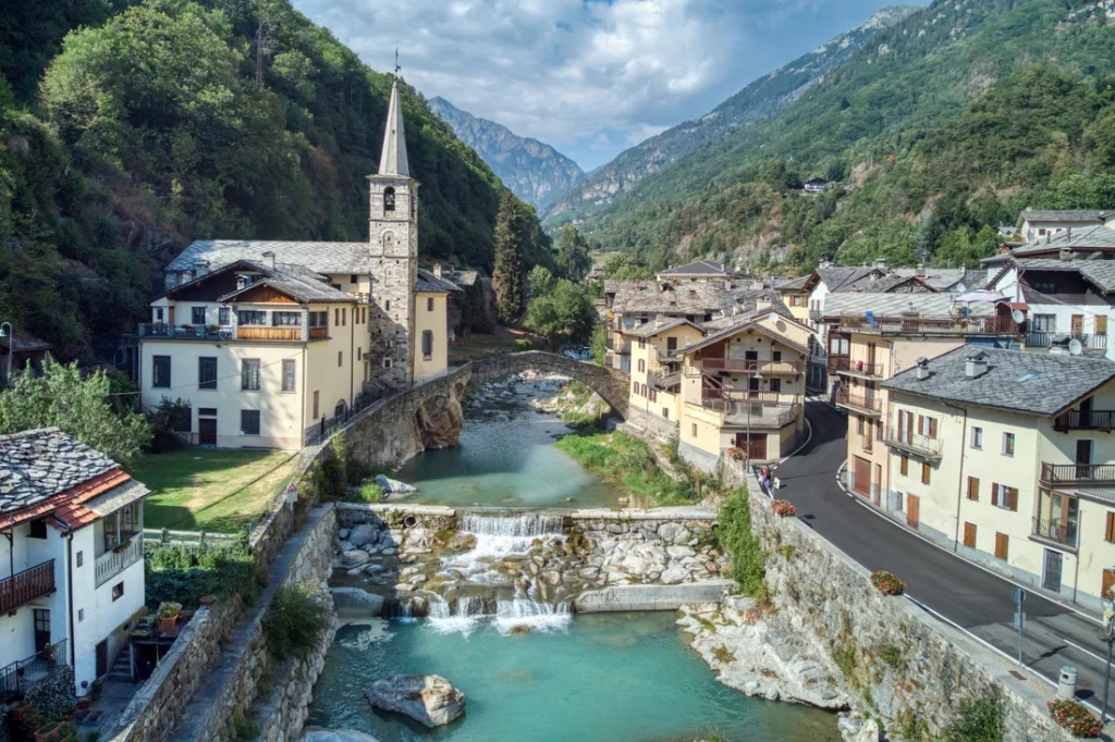 Fontainemore: tra fresche acque ed un incantevole panorama