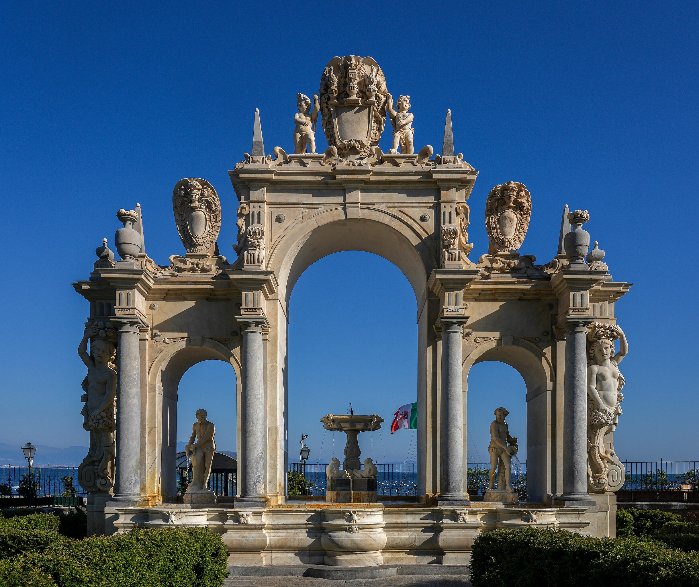 Fontana del Gigante – un monumento scenografico sul lungomare