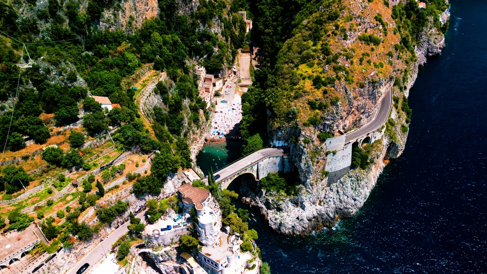Furore, il borgo sospeso sulla roccia