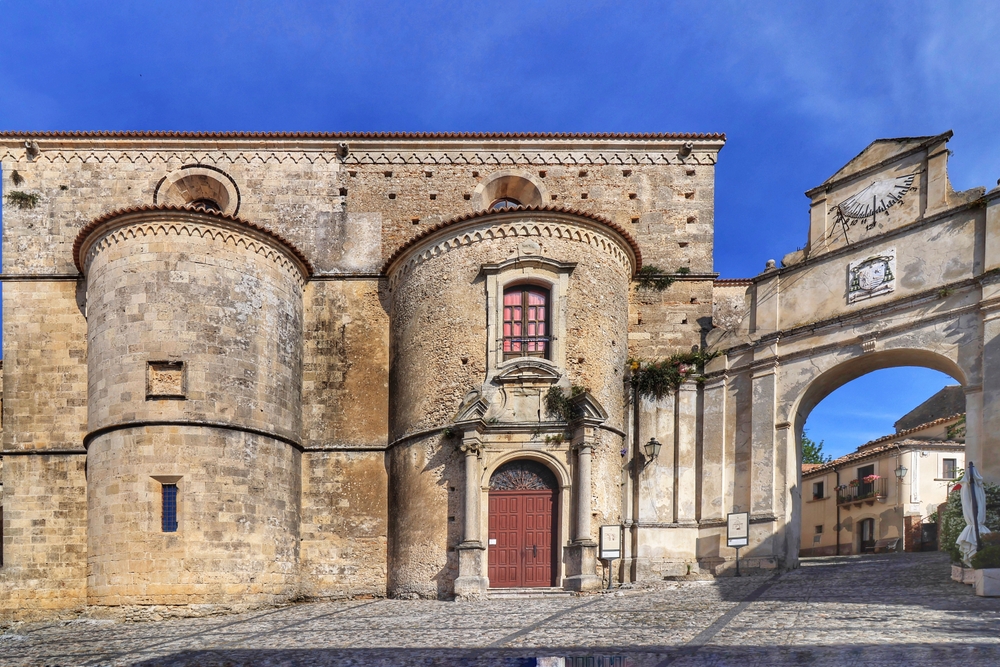 Gerace: pietra, silenzio e luce tra le colline della Calabria