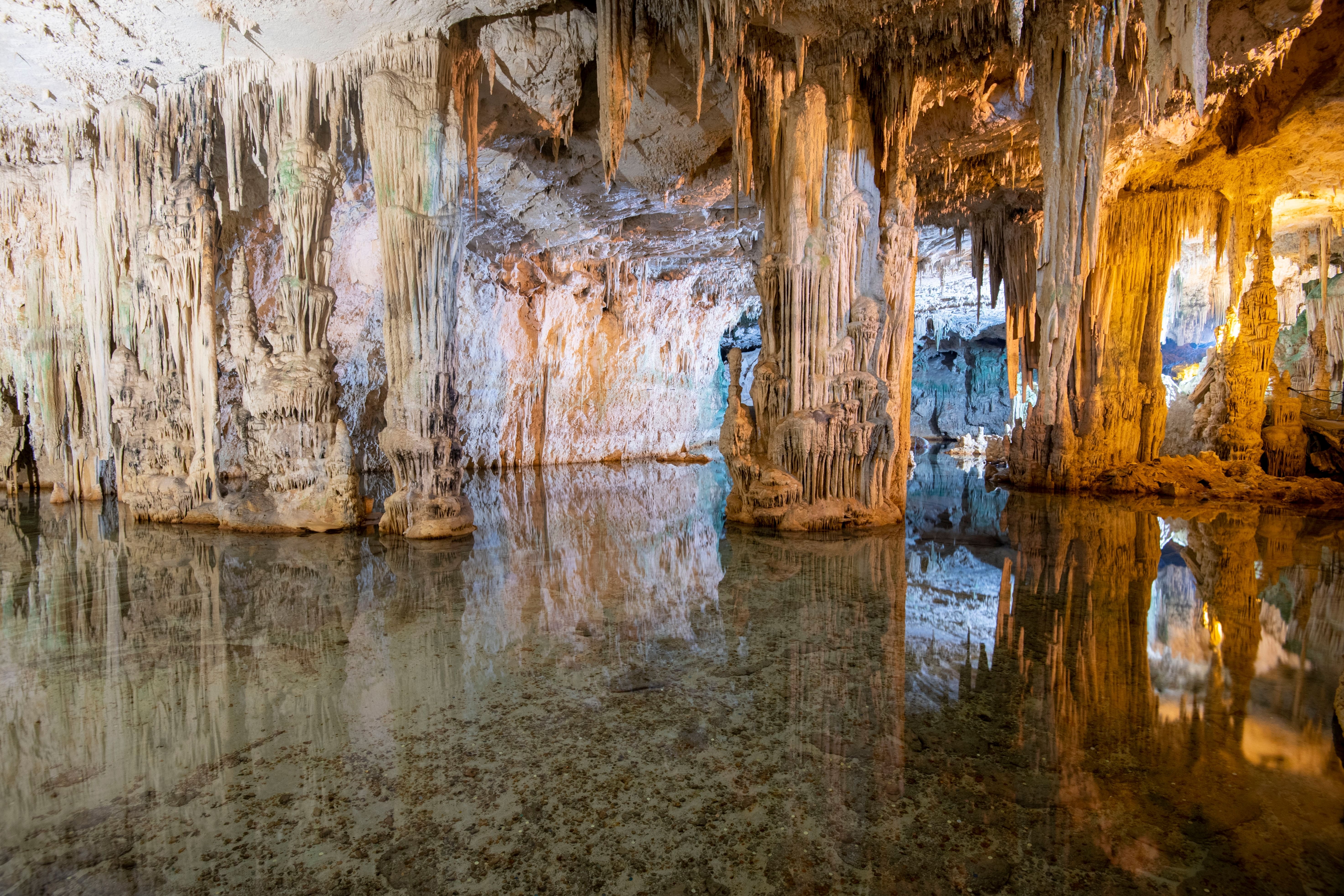 Grotta di Nettuno: il palazzo sotterraneo del re dei mari