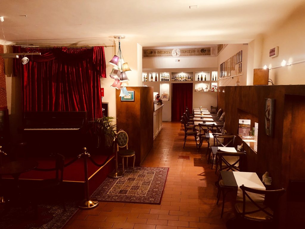 Il Foyer del Teatro: degustazioni tra storia e Verdicchio a Matelica