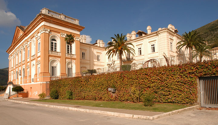 Il Museo della Seta: un viaggio tra arte, industria e utopia al Real Belvedere di San Leucio