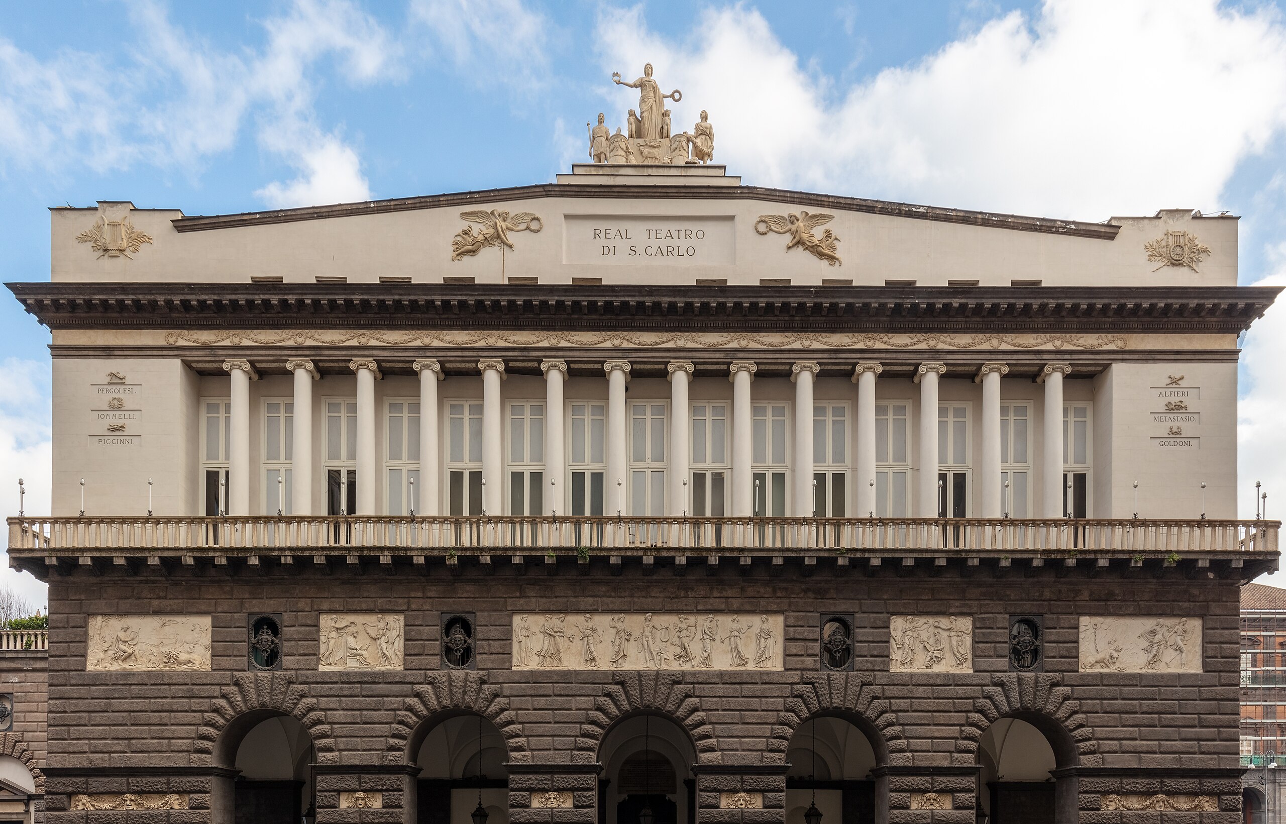 Il Teatro San Carlo – uno dei più antichi teatri d’opera ancora attivi