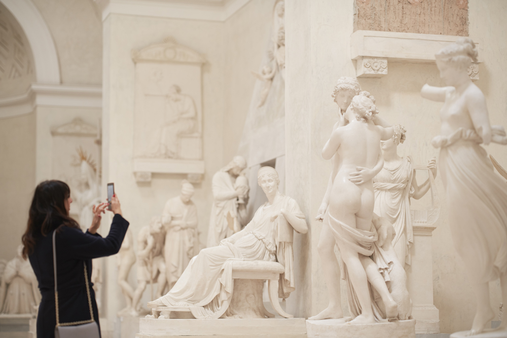 Instagram applica il 'bollino' rosso alle opere di Canova: il caso della Gypsotheca di Possagno