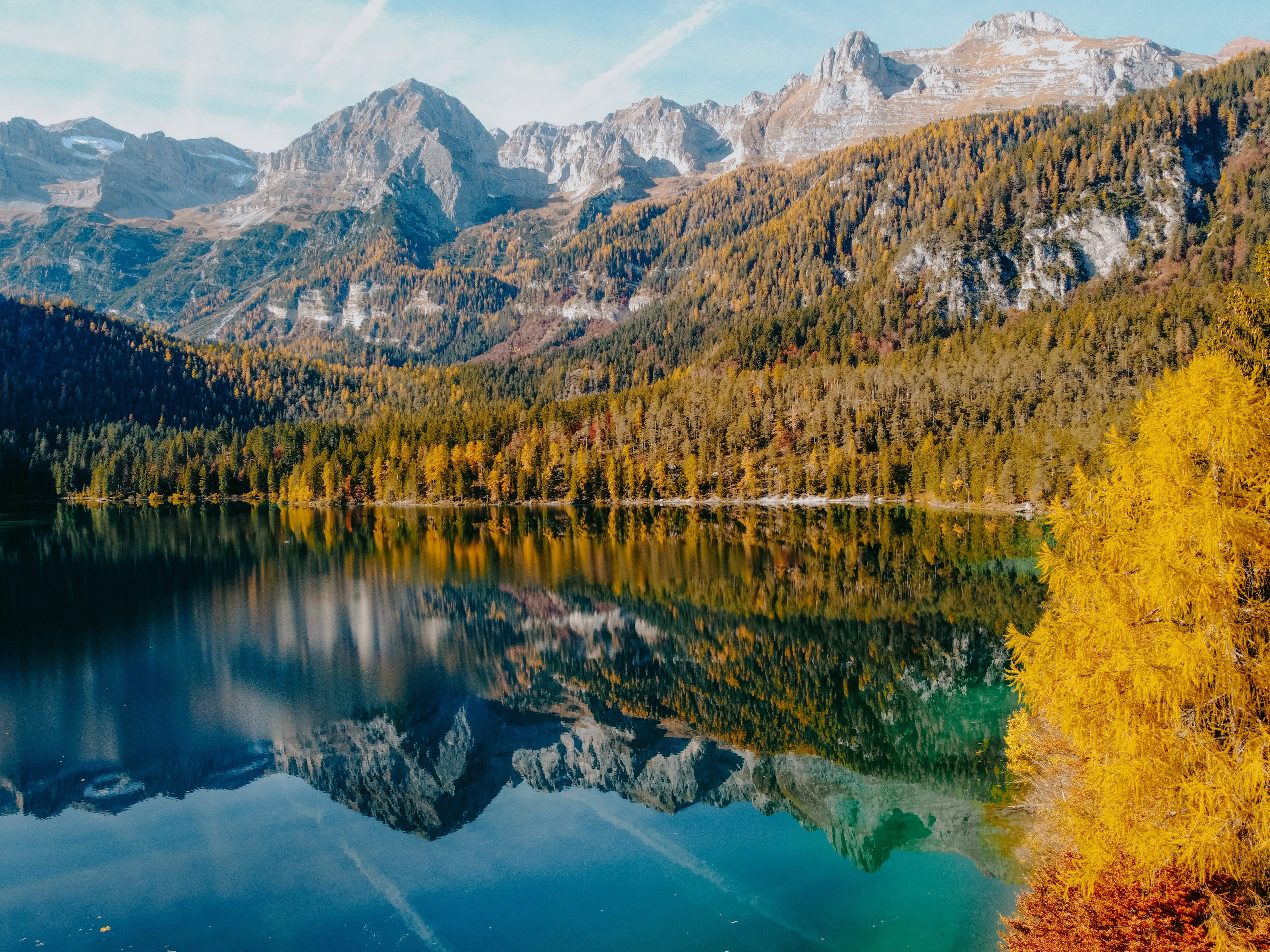 Lago di Tovel: lo specchio incantato che un tempo diventava rosso
