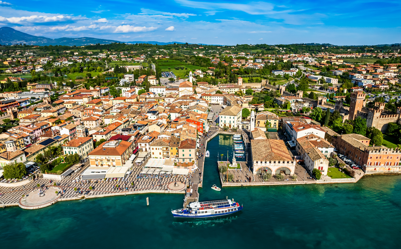 Lazise, il borgo "perla" del Lago di Garda
