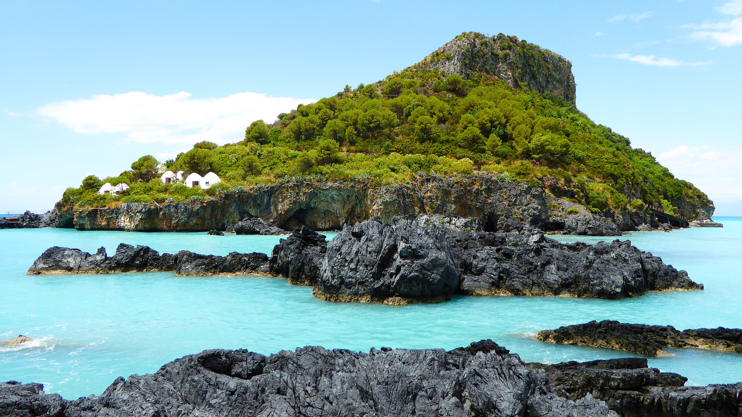 L'Isola di Dino: un frammento di paradiso nel mar Tirreno