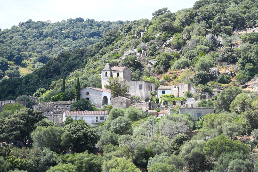 Lollove, un borgo abbandonato avvolto nella leggenda