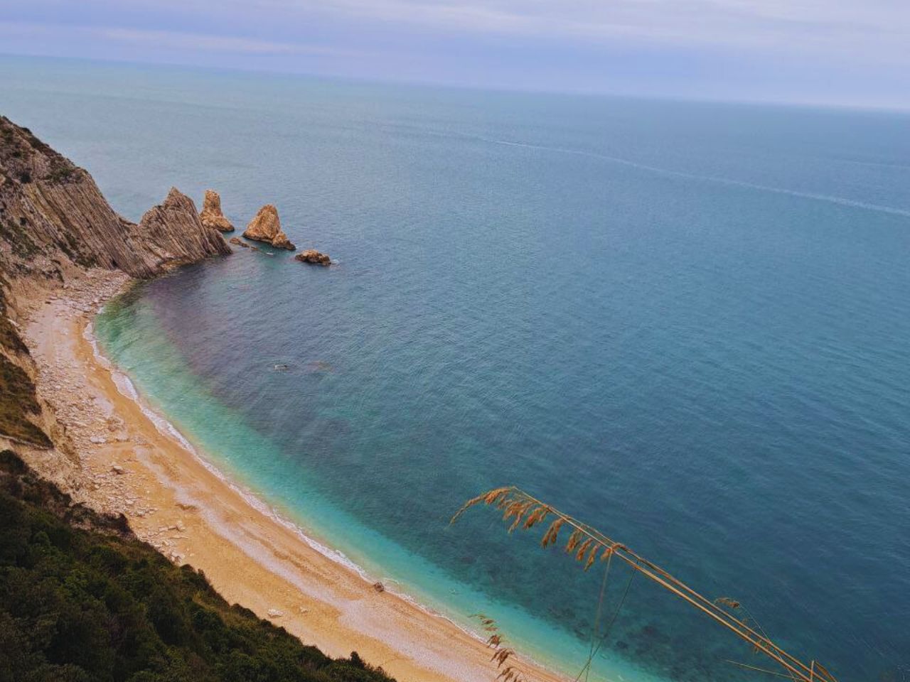 Marche verso l'estate 2026: cresce il turismo tra costa, borghi e