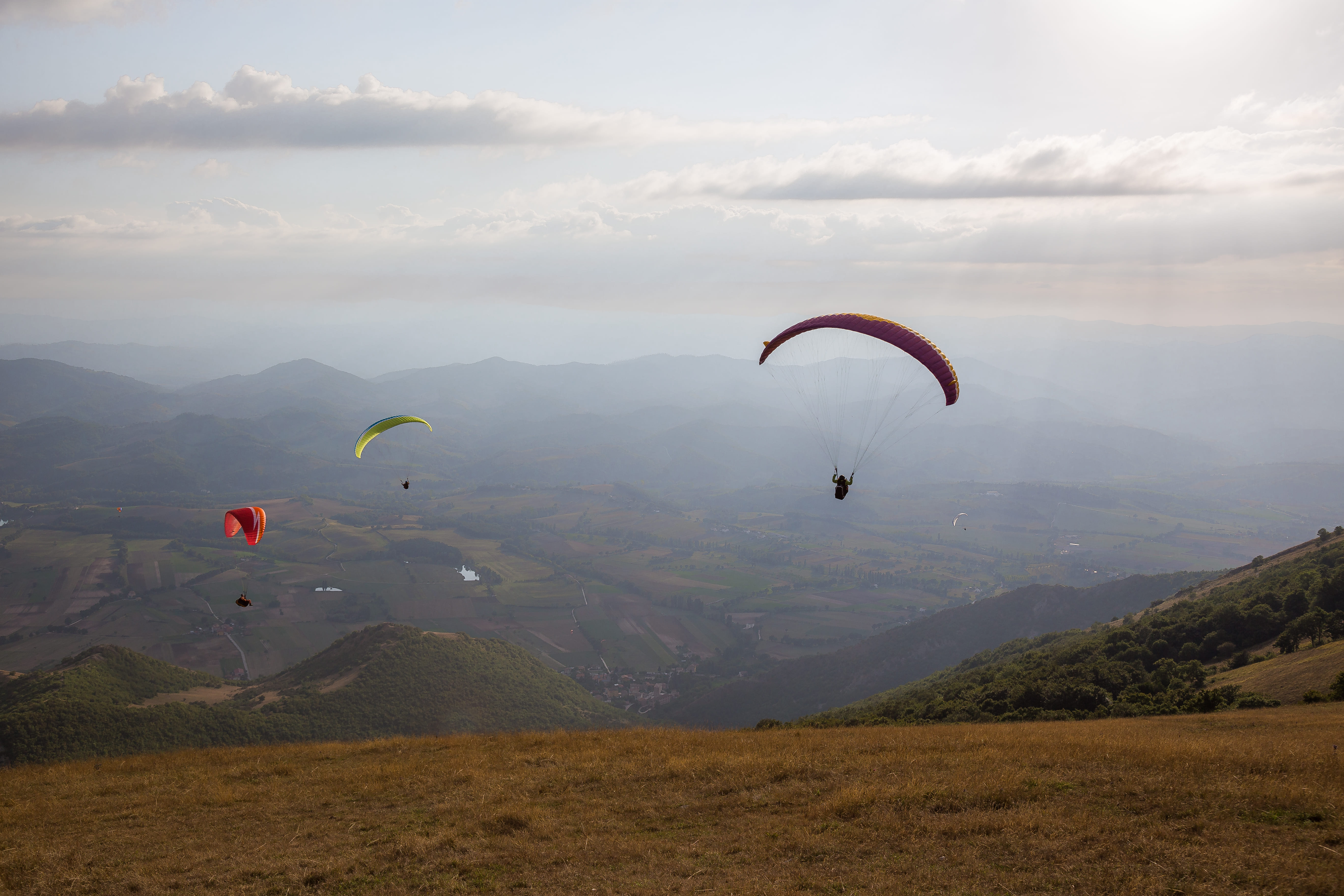Monte Cucco: la montagna dei venti dove il cielo incontra gli abissi
