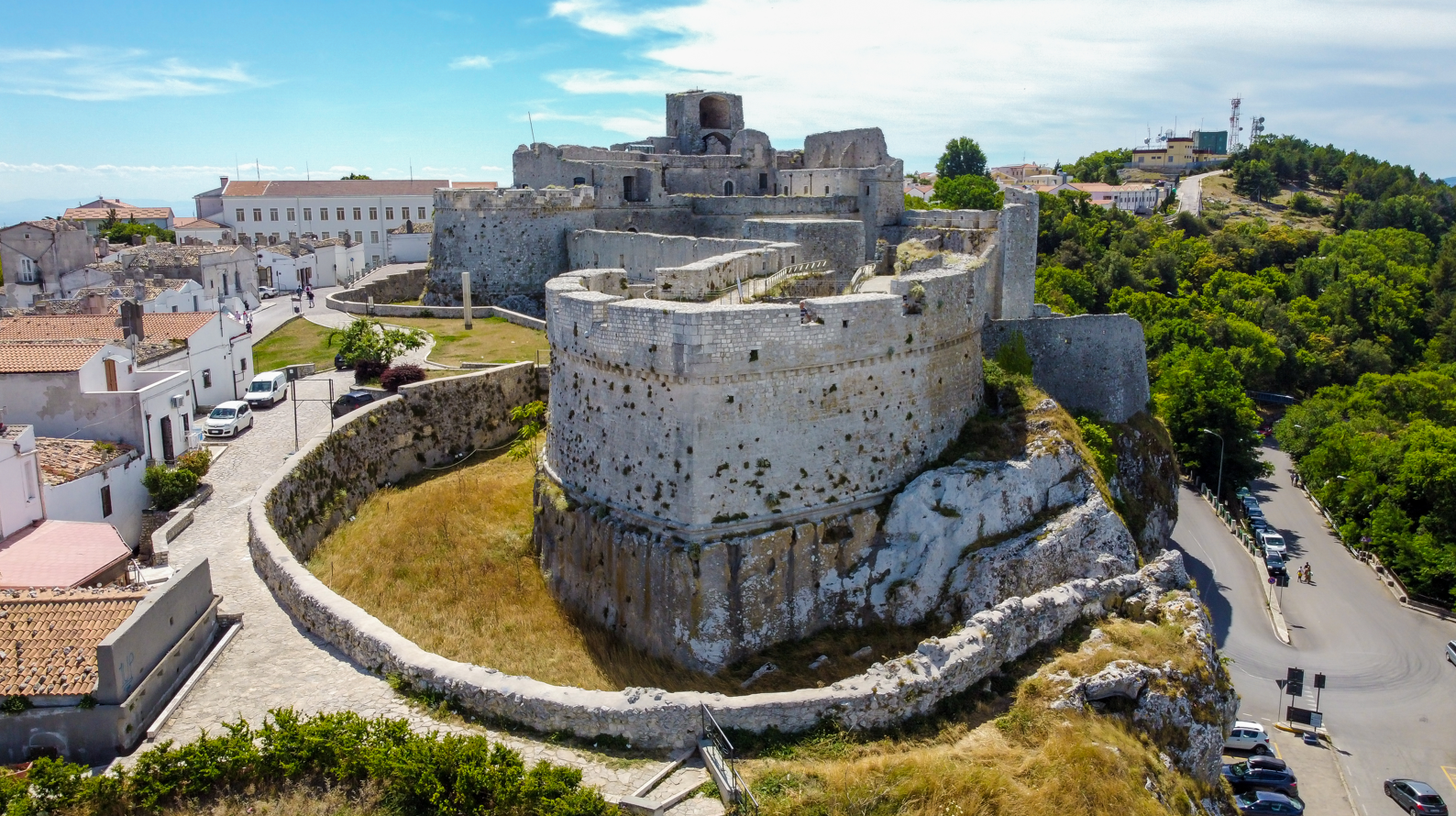 Monte Sant'Angelo, il borgo dai due siti Unesco