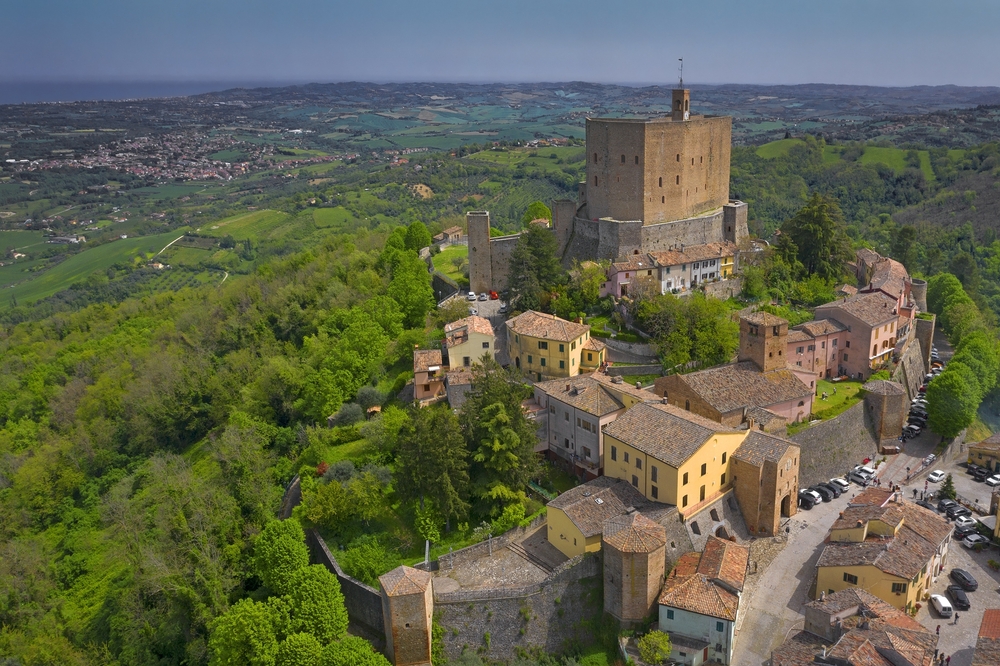 Montefiore Conca, il borgo ai piedi della rocca