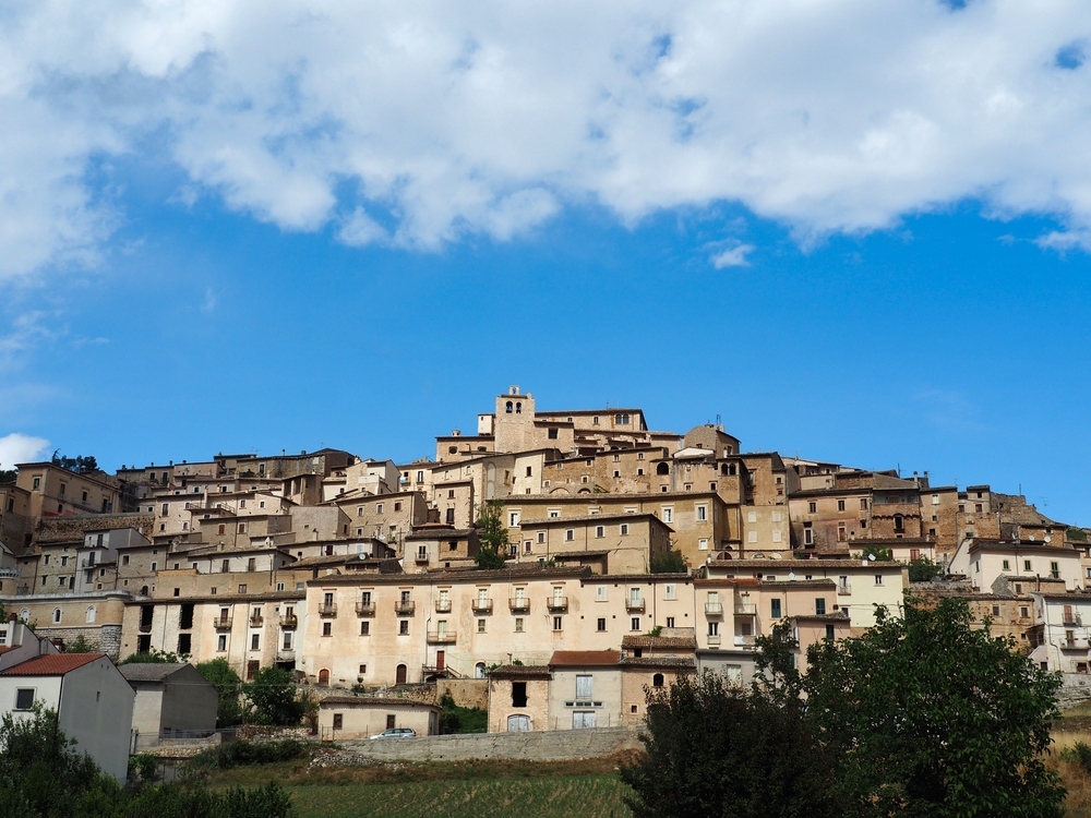 Navelli, il borgo contadino nel cuore dell'Abruzzo