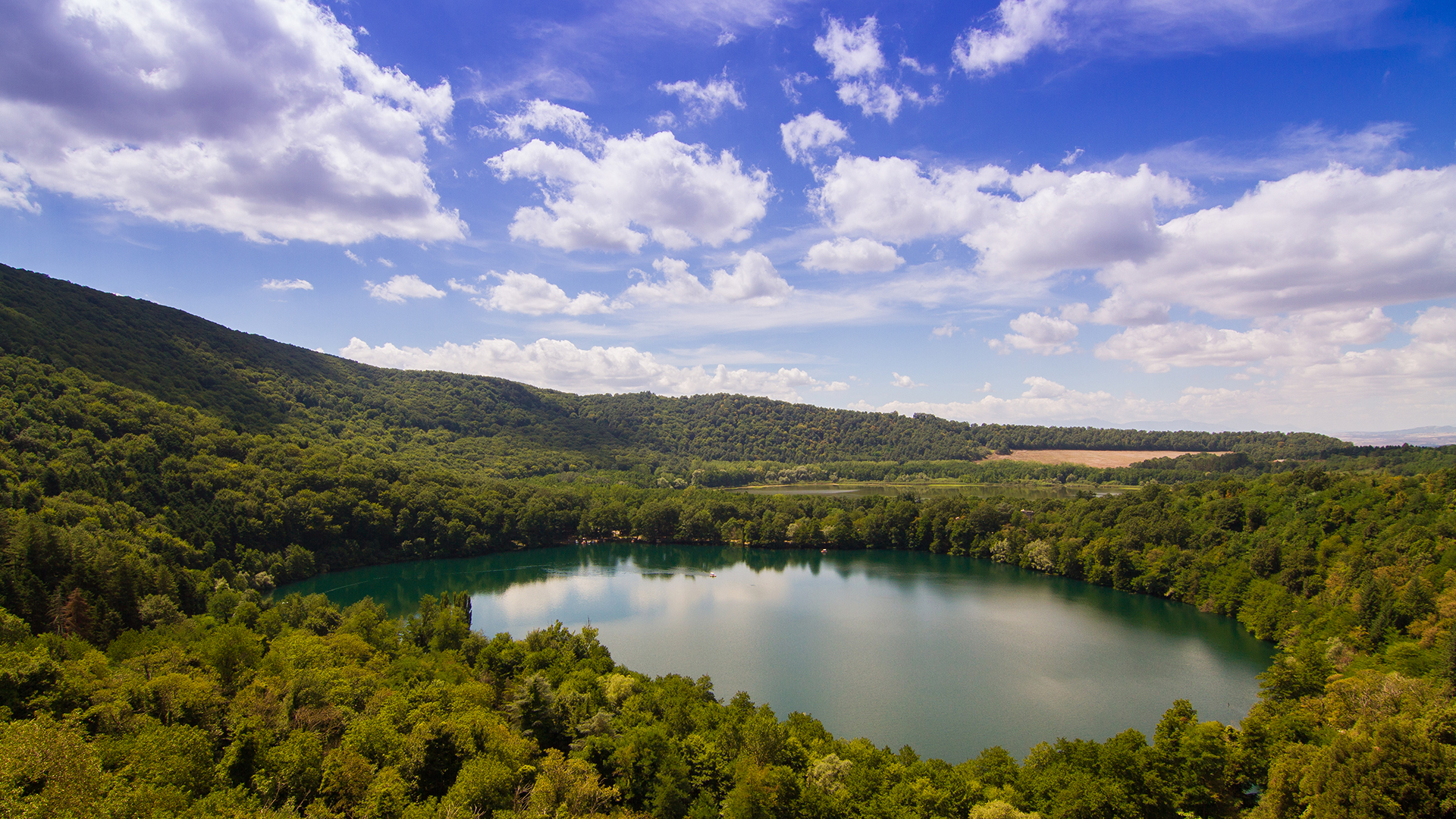 Nel cuore verde della Basilicata: il Parco del Vulture, tra laghi vulcanici e magia