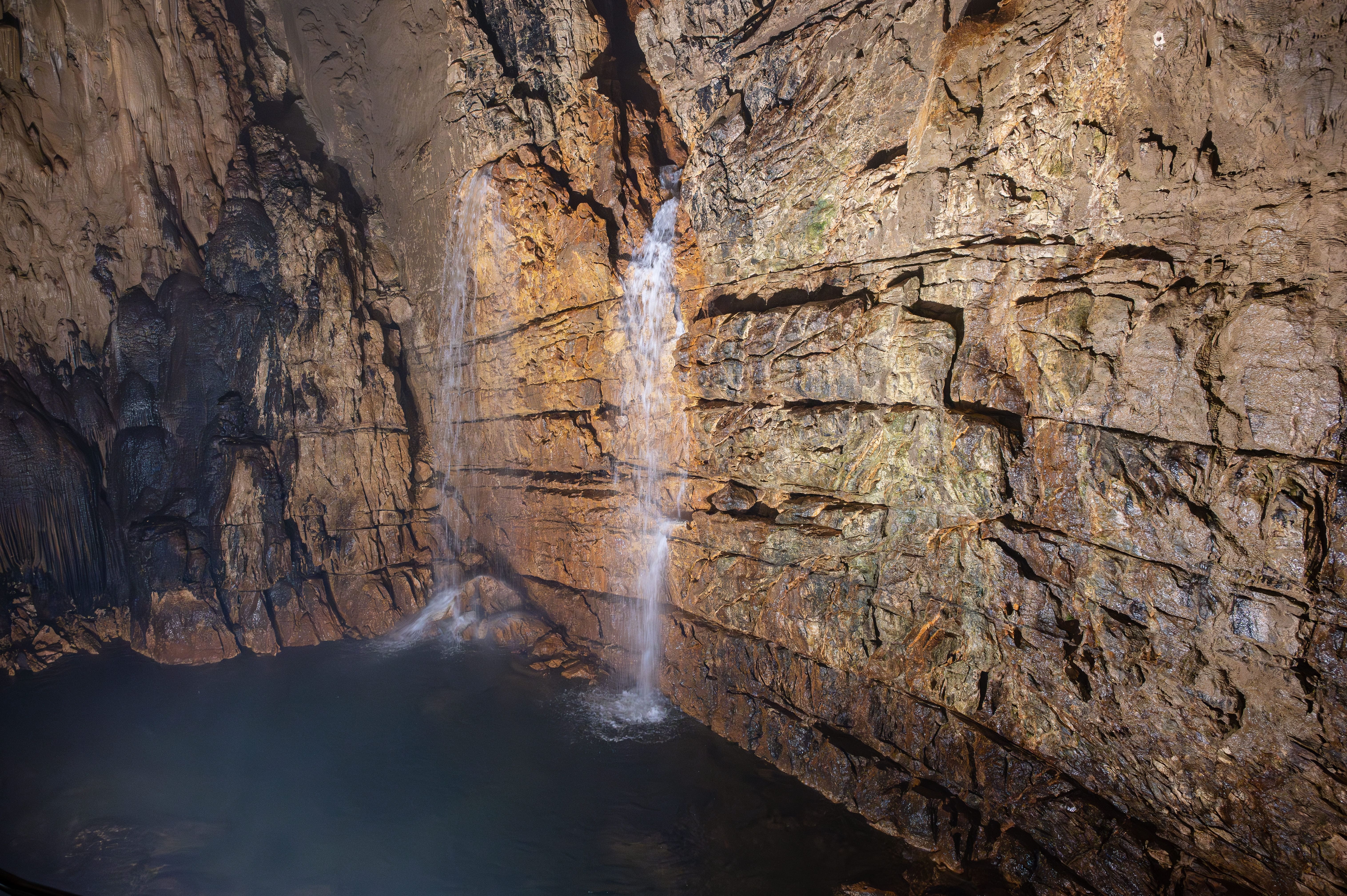 Nel ventre sonoro della montagna: le Grotte di Stiffe