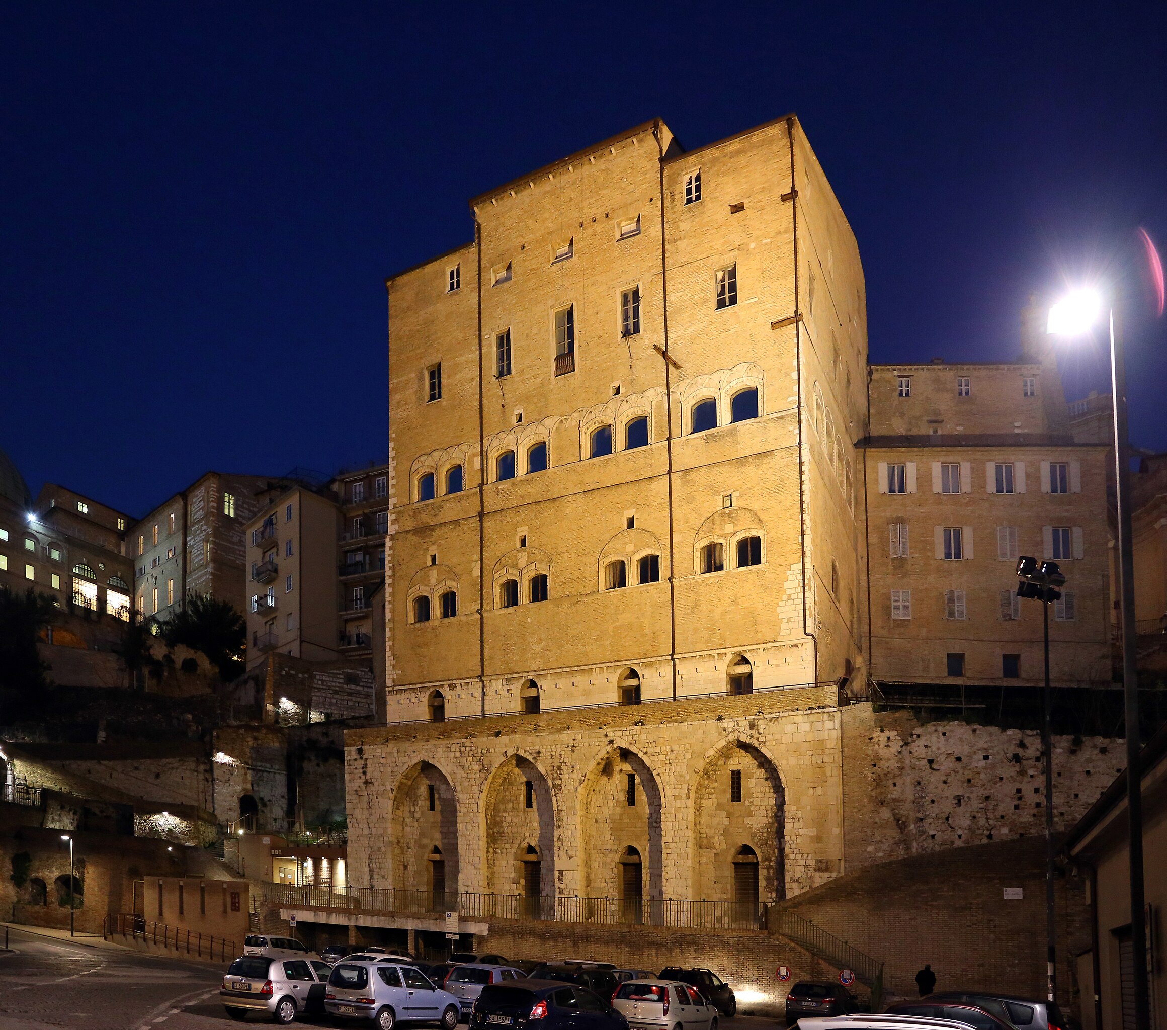 Palazzo degli Anziani – un edificio storico nel centro di Ancona