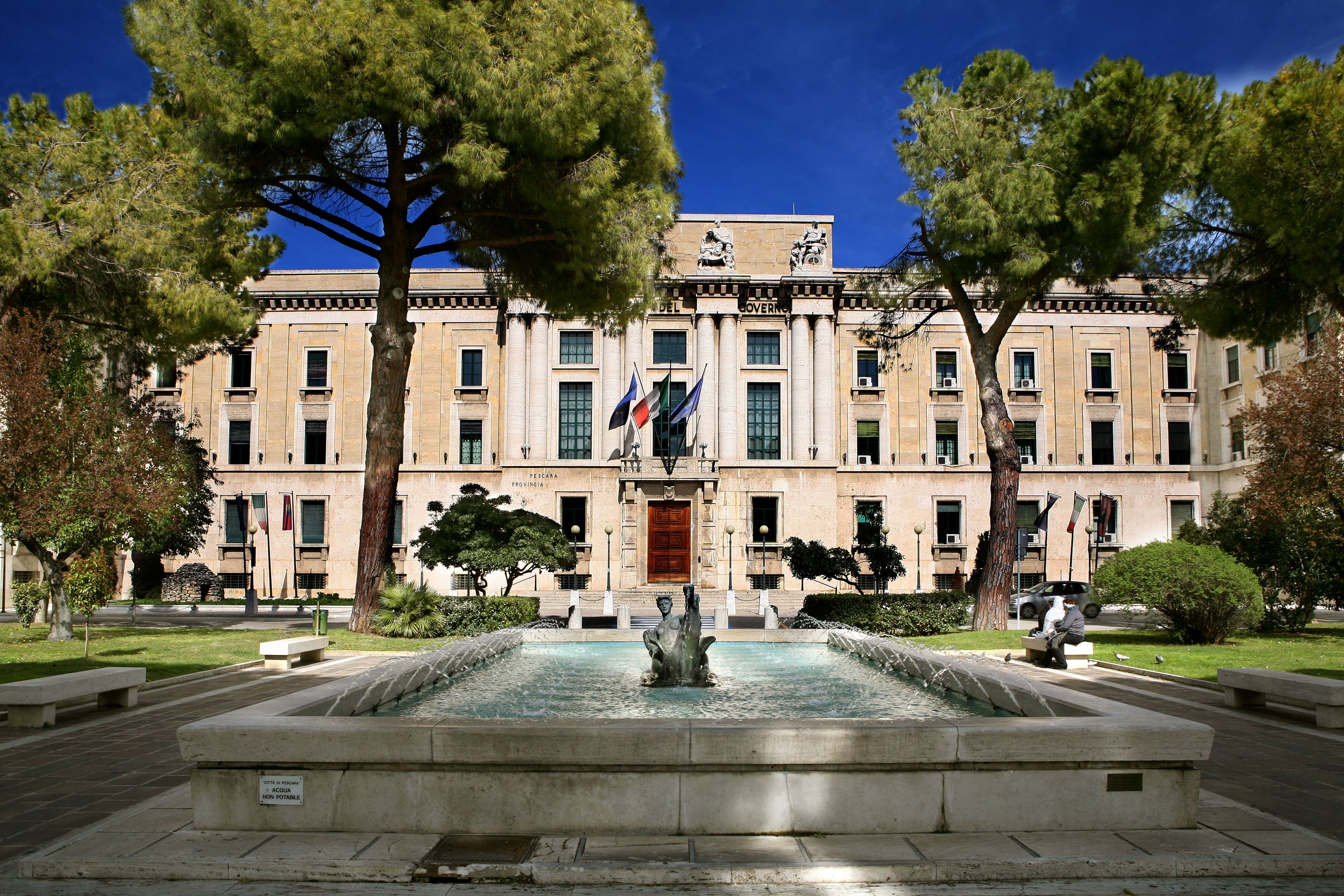 Palazzo del Governo di Pescara - un esempio di architettura istituzionale novecentesca