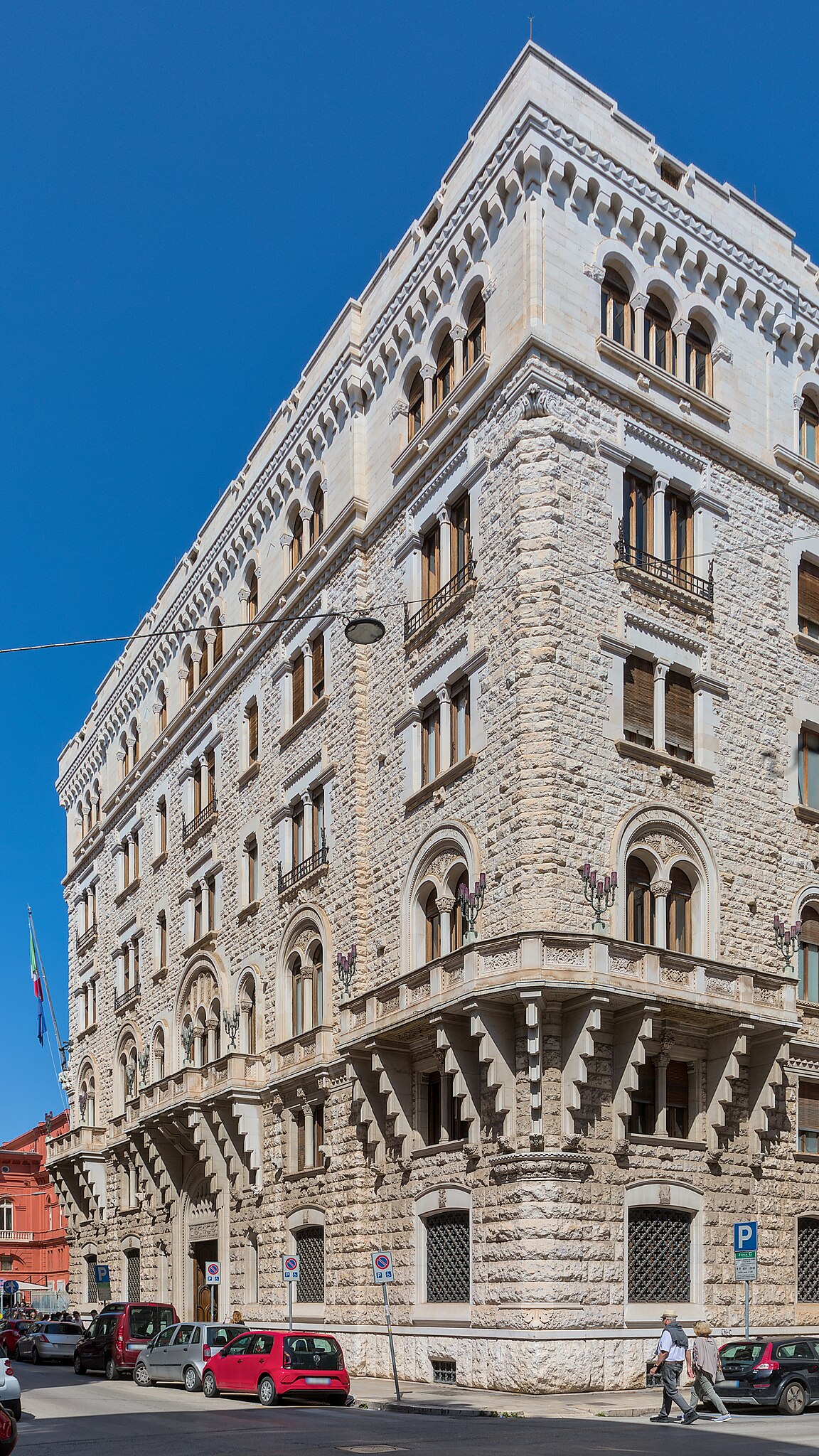 Palazzo dell’Acquedotto pugliese – il tempio dell’acqua al centro di Bari