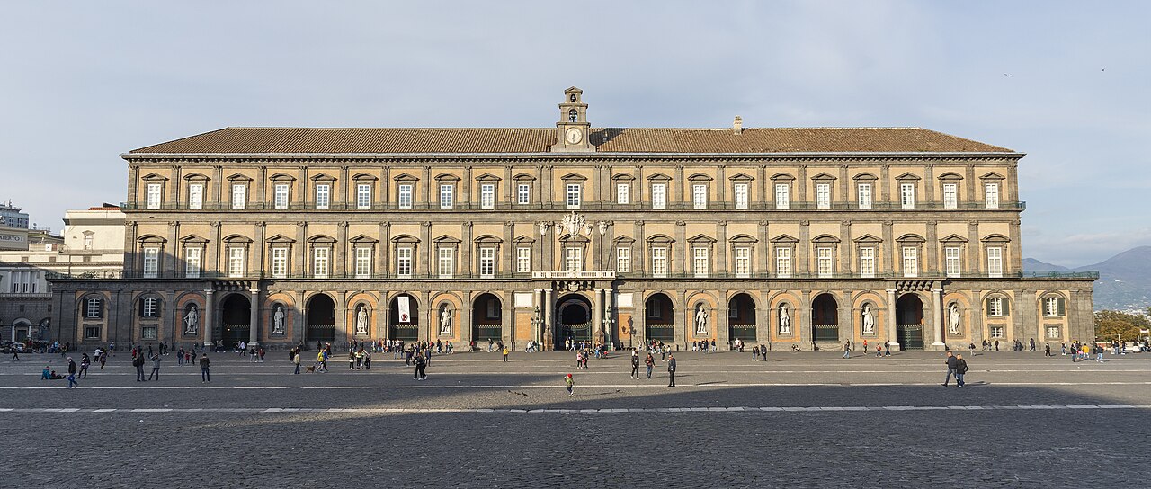Palazzo Reale - uno dei monumenti più importanti di Napoli