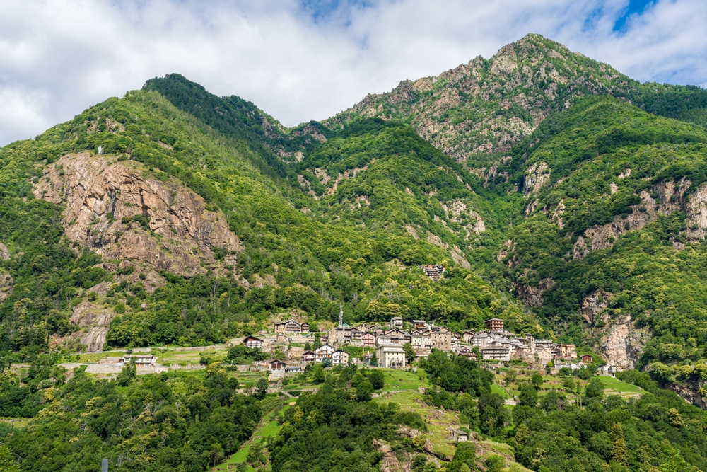 Perloz: storie di pietra e naturale