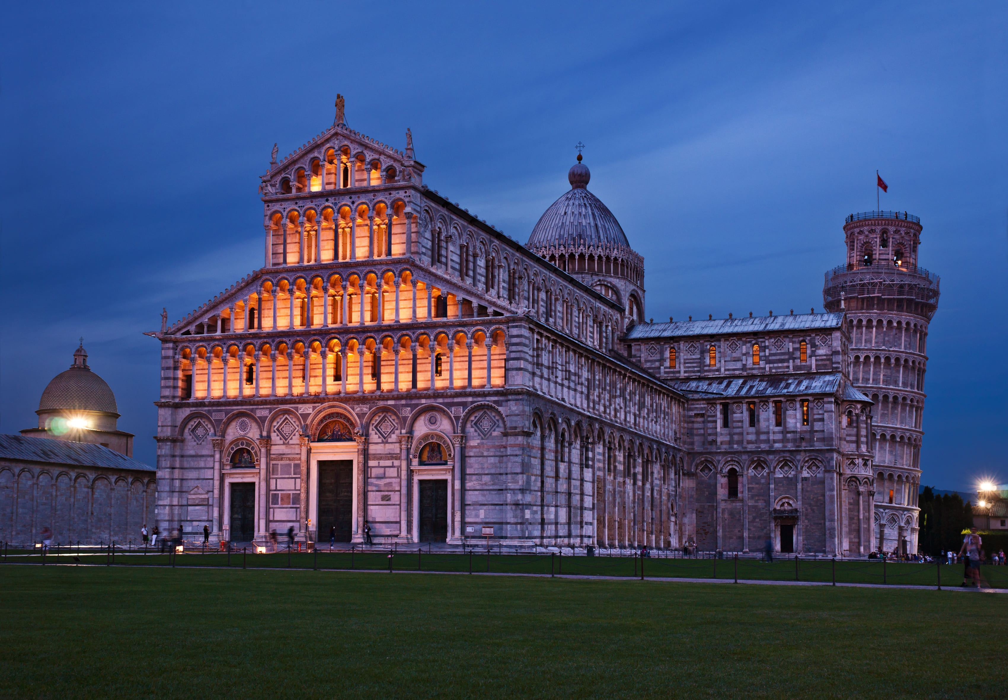 Piazza dei Miracoli: monumenti e musei aperti anche nelle ore serali