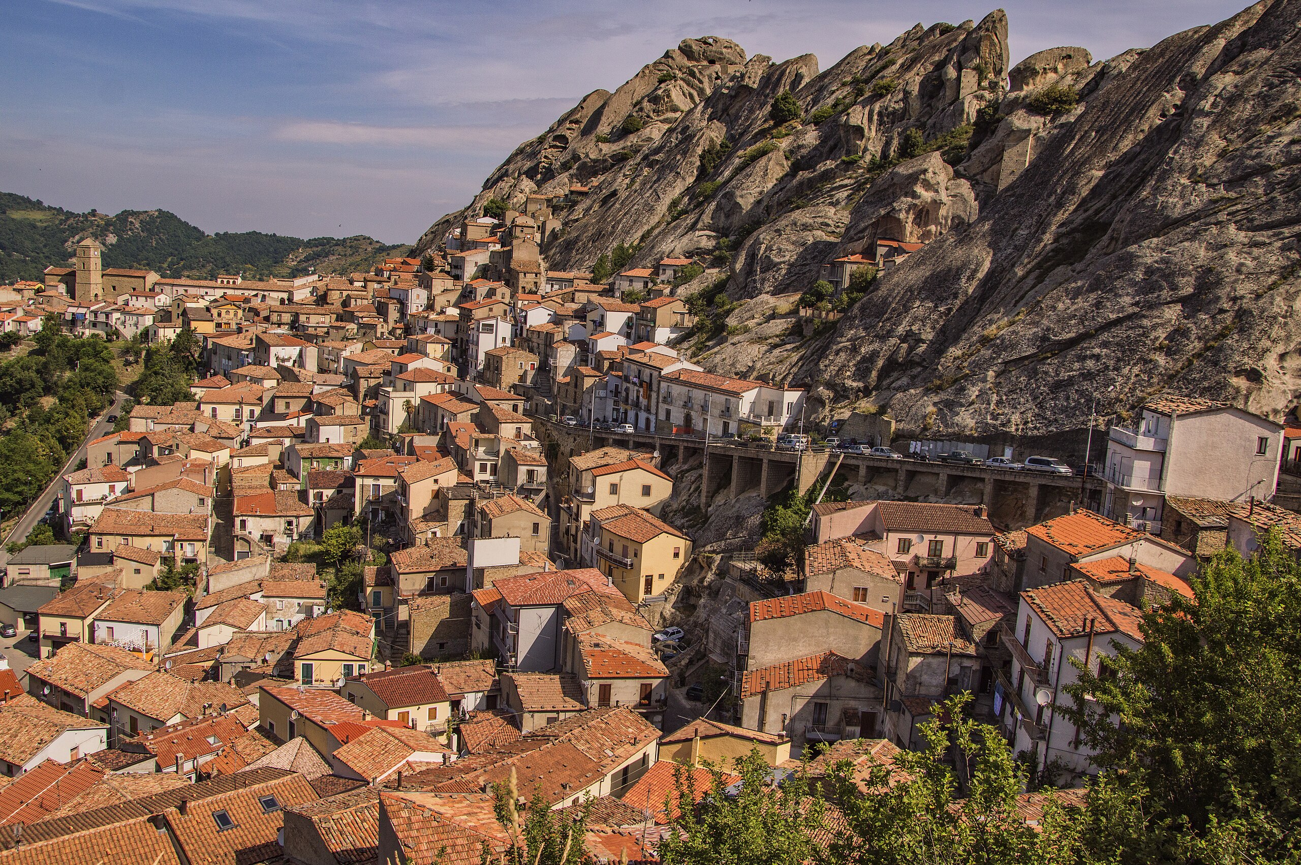Pietrapertosa, il borgo pittoresco nella roccia