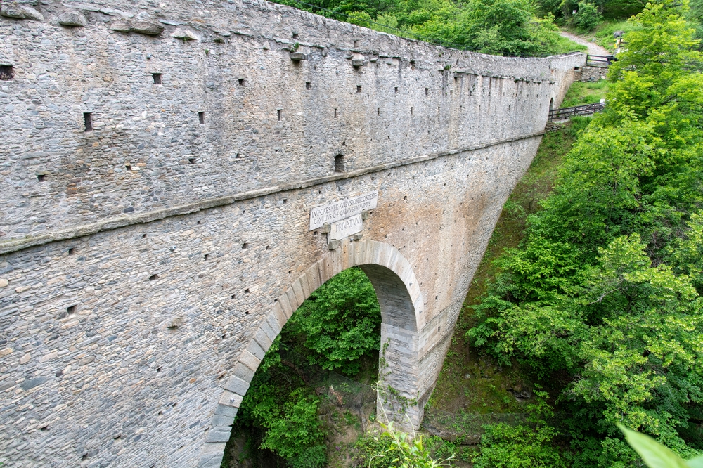 Ponte-acquedotto di Pondel – tra ingegno romano e natura