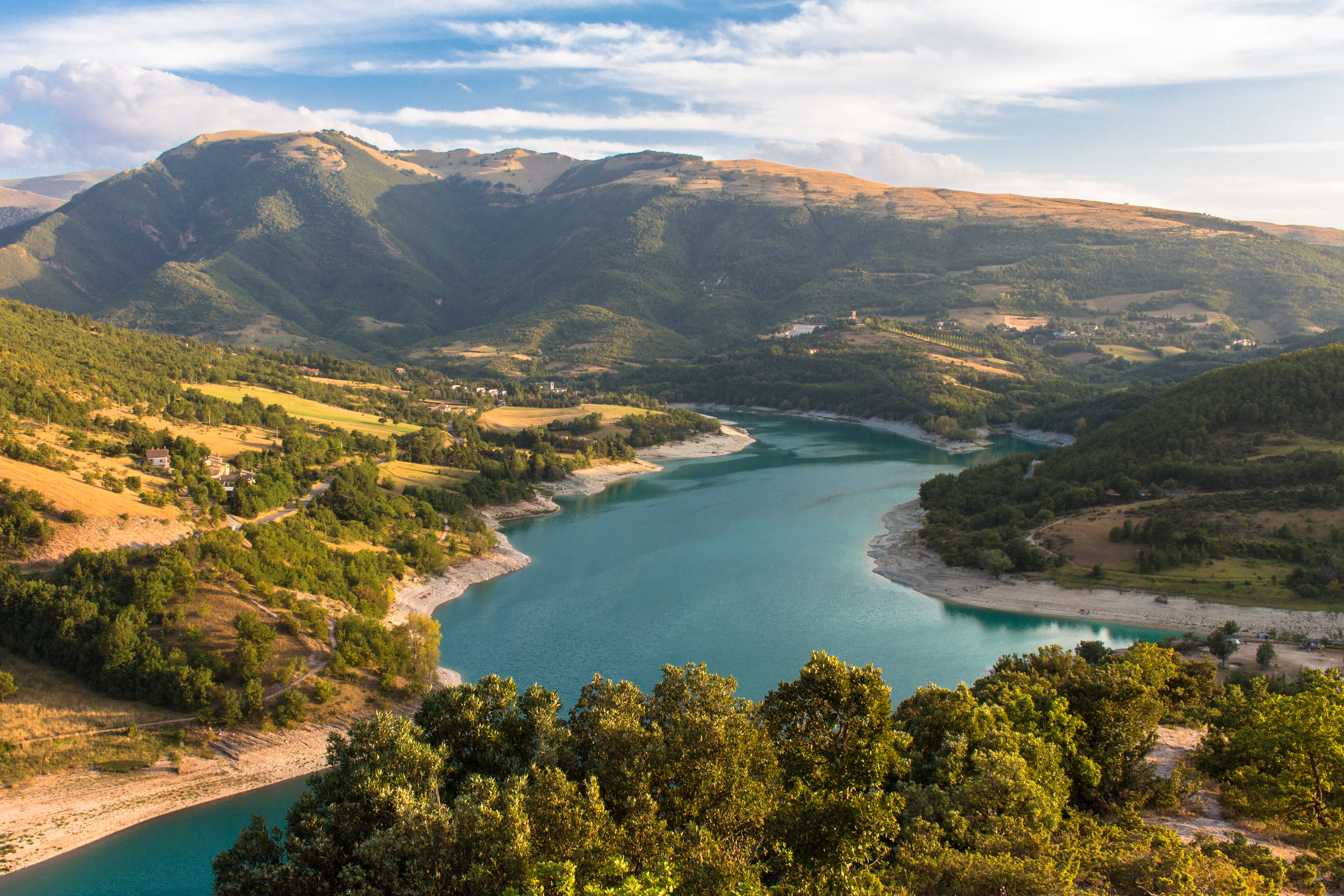 Riserva Naturale Abbadia di Fiastra: dove i monaci hanno custodito la natura per otto secoli