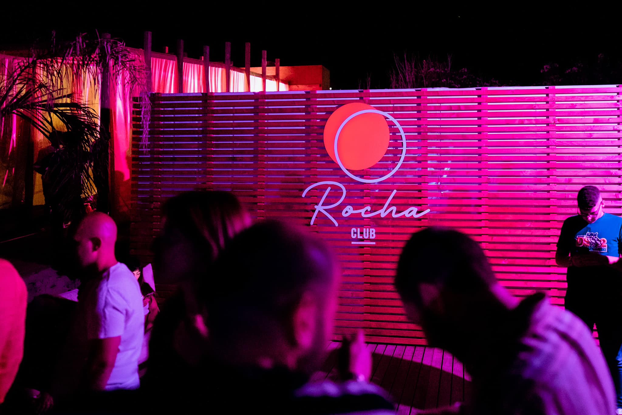 Rocha Club – Musica, mare e serate indimenticabili a Roccella Ionica